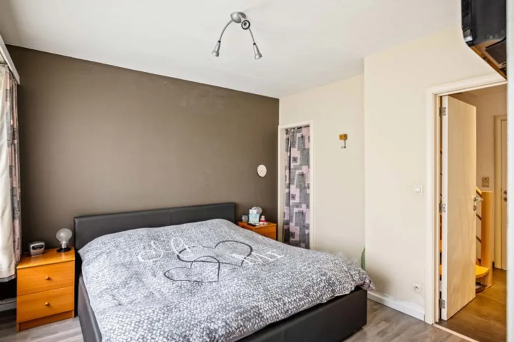Chambres - Maison avec Deux Garageboxes à Aartselaar