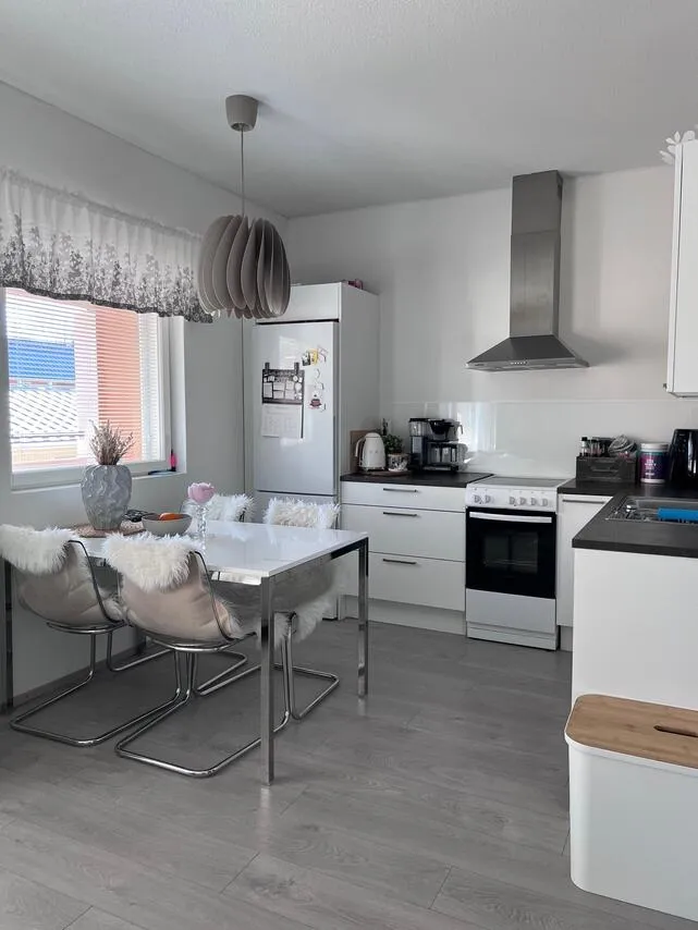 Köök - Apartment with Sauna in Karjaranta, Pori