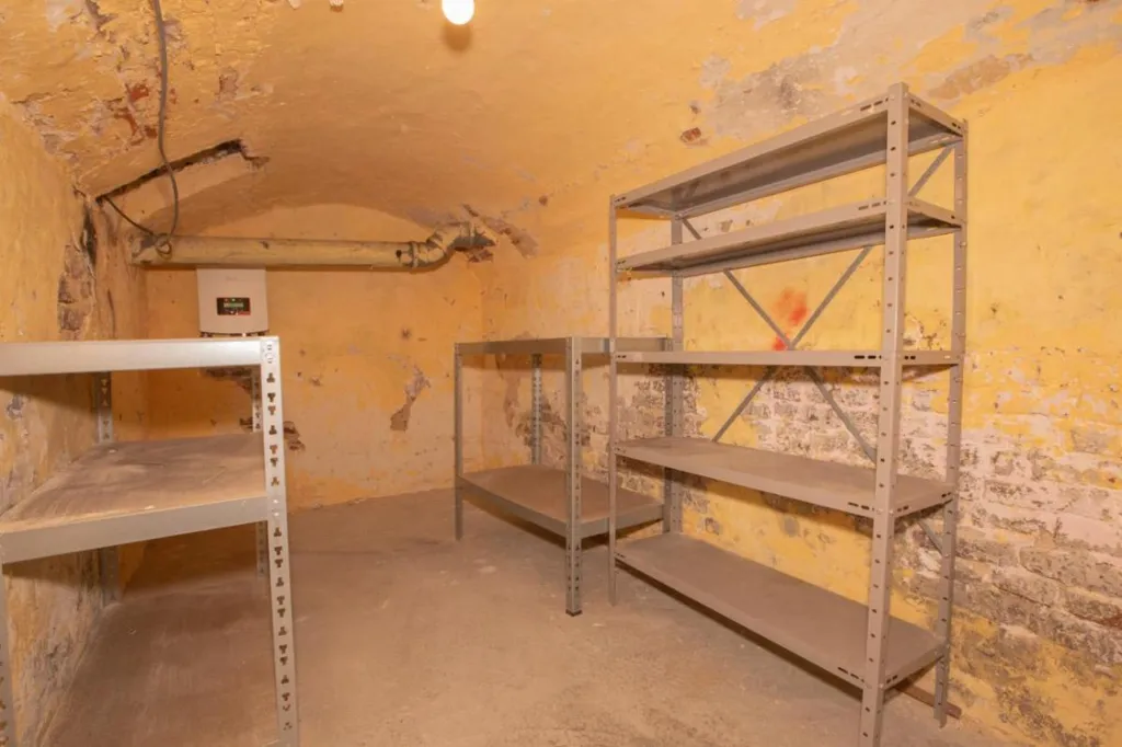 Pièces - Appartement de 2 Façades avec Visite Virtuelle à Proximité de la Gare