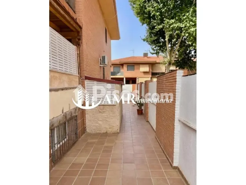 Aed - Corner Adosada with Pool in Seseña
