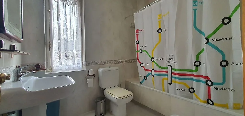 Bathrooms - 1-Bed Apartment with Balcony in Burgos Centre