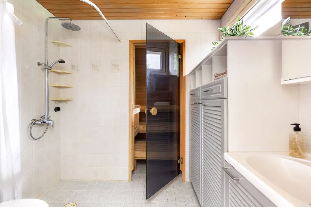 Salles de bain - Detached House with Garden in Veikkola, Kirkkonummi
