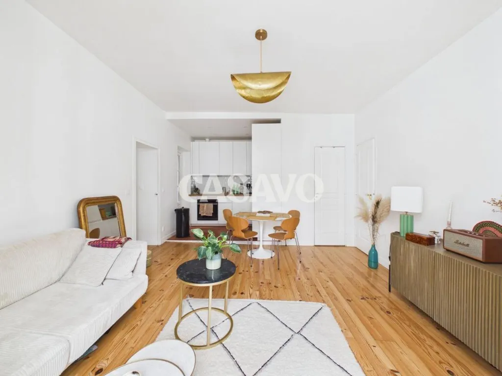 Séjour - Appartement 2 Pièces avec Cour Arborée à Paris 10ᵉ