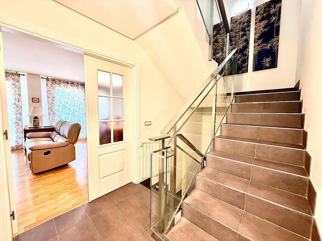 Rooms - Terraced Semi-Detached House in Aranguren