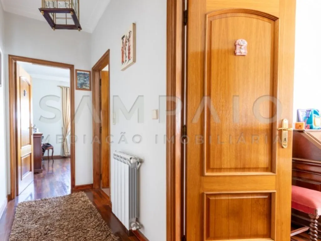 Esik - Luxury House with River View in Gondomar