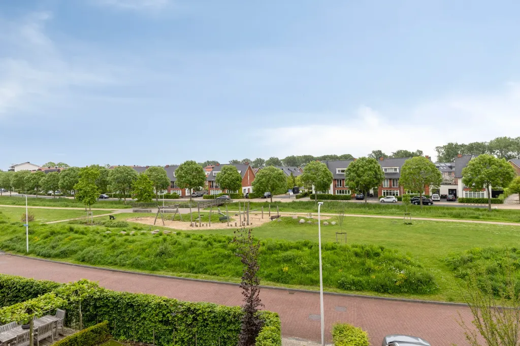Õhuvaade - Corner House with Deep Garden in Rhoon