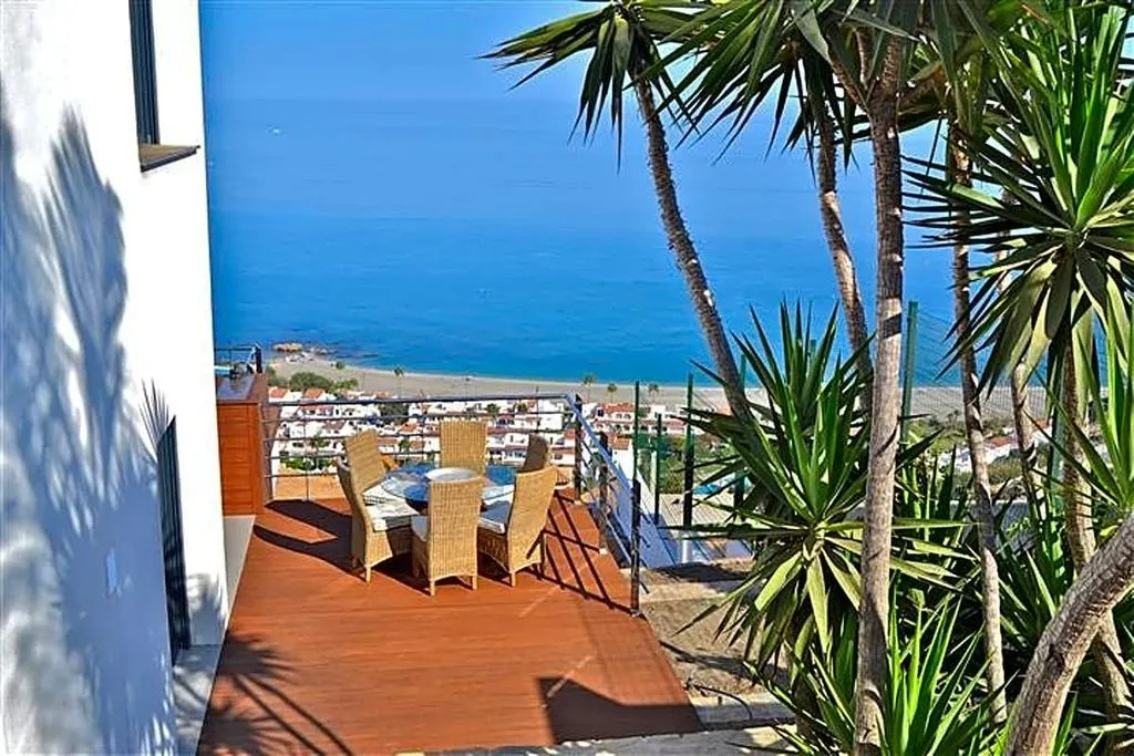 Terrass - Luxury Villa with Panoramic Views in La Duquesa