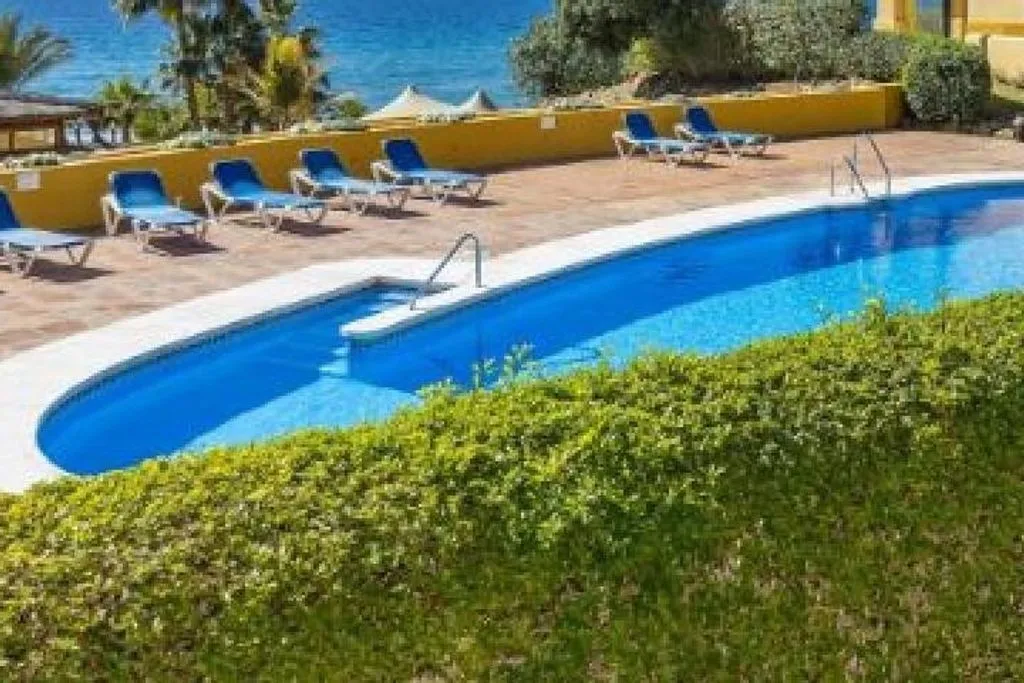 Piscine - Seafront Apartment with Sea View in Marbella