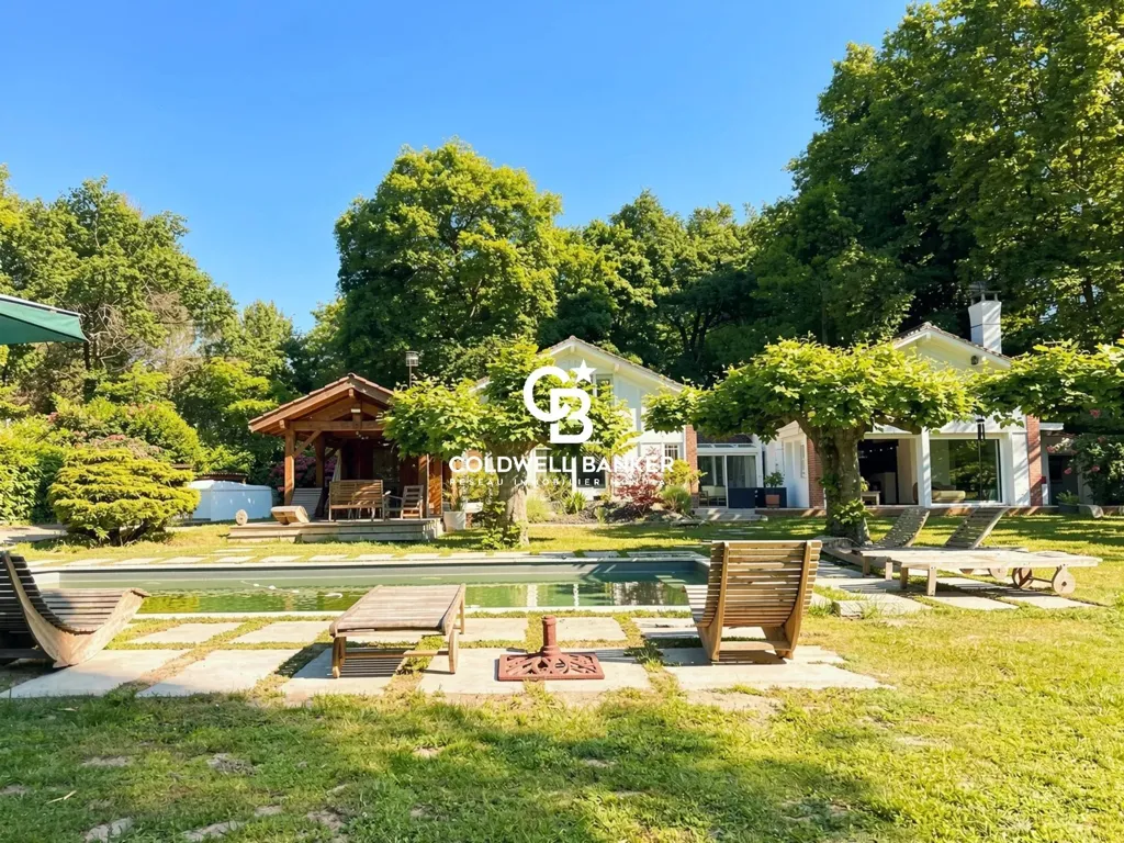 Piscine - Propriété avec Piscine et Jardin à TOSSE