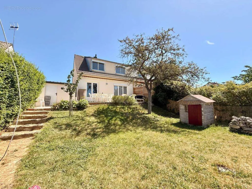 Aed - Bright Semi-Detached House with Garden in Genlis