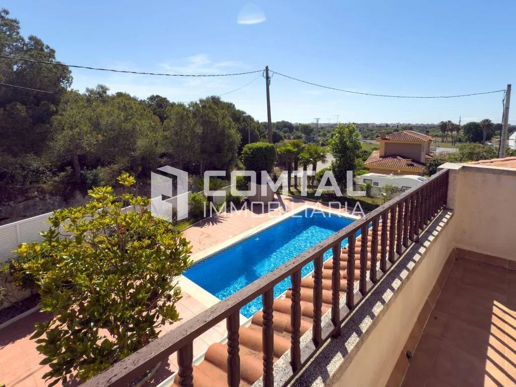 Pool - Luxury Detached House with Private Pool in Cubelles