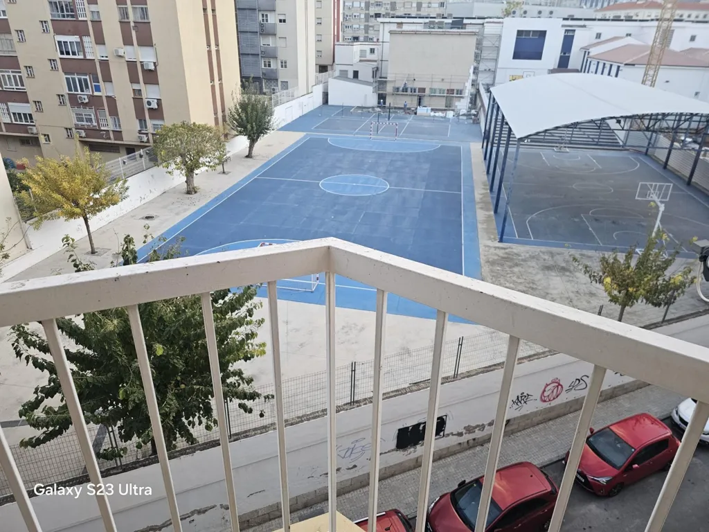 Balcon - Apartment with Balcony in Renfe Area