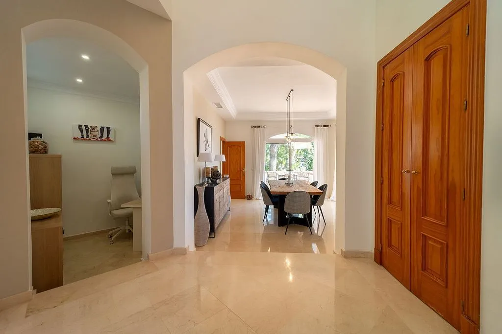 hallway_entrance