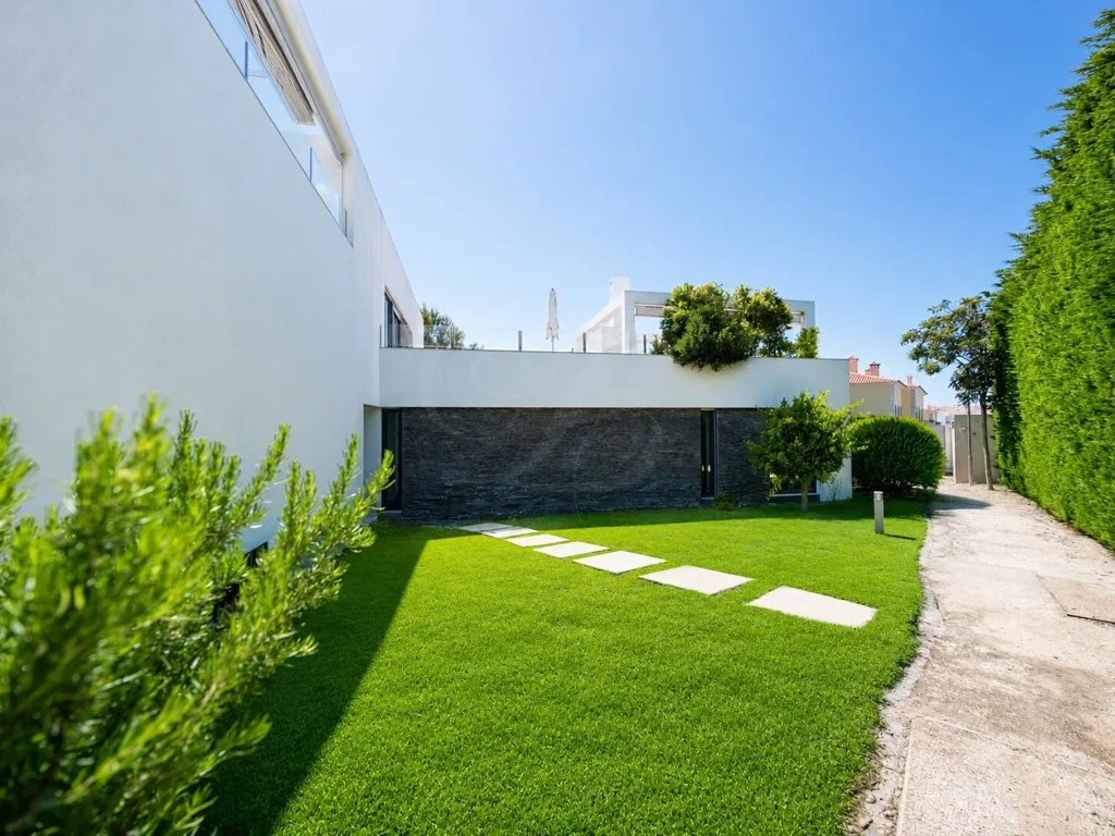 Garden - Villa with Pool and Mountain Views in Sintra