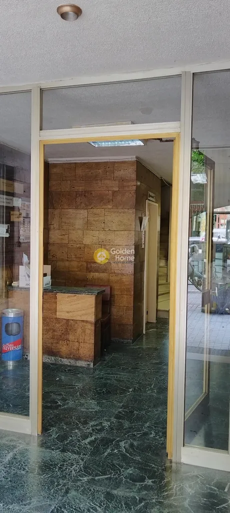 Entrée - Office Space with Double Glazing in Piraeus Centre