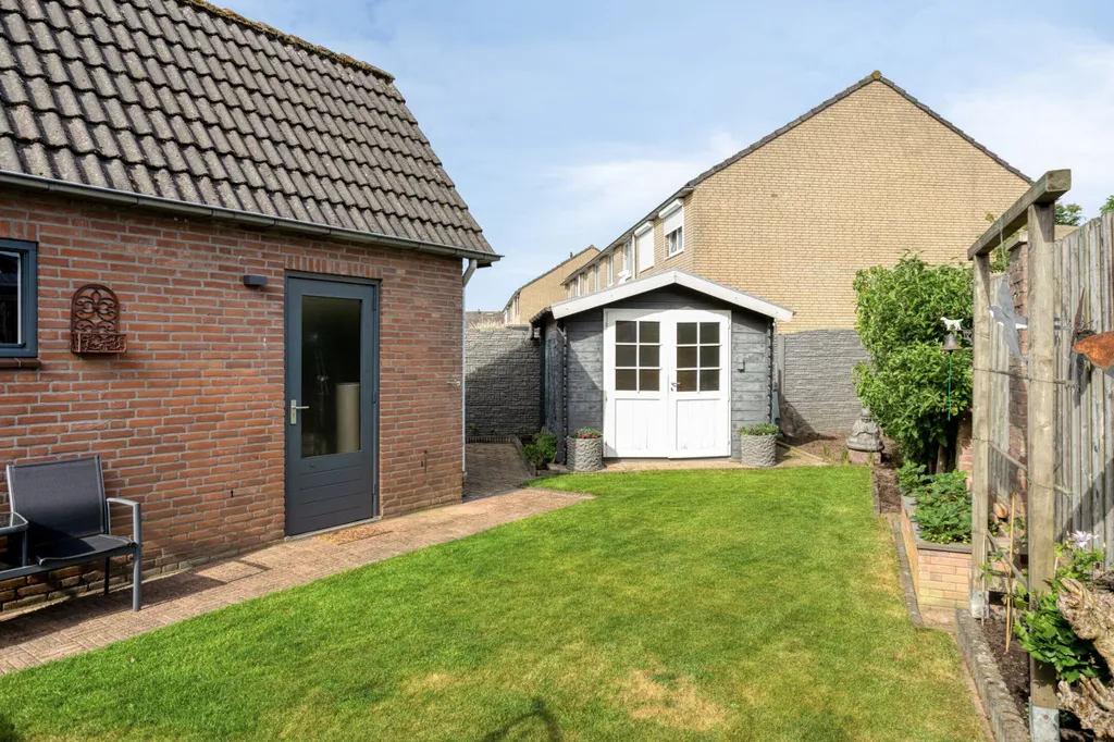 Jardin - Half-Vrijstaand House with Serre in Budel-Schoot