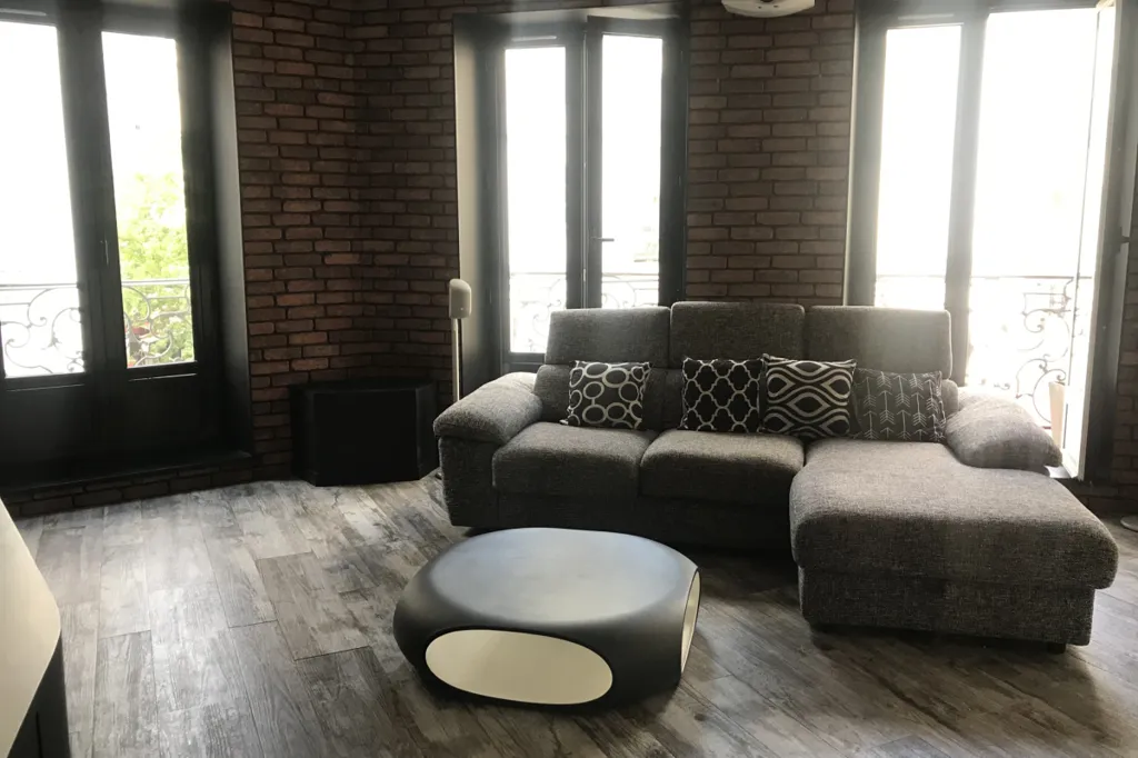 Séjour - Appartement 2 Pièces avec Balcons au 1er Arrondissement de Paris