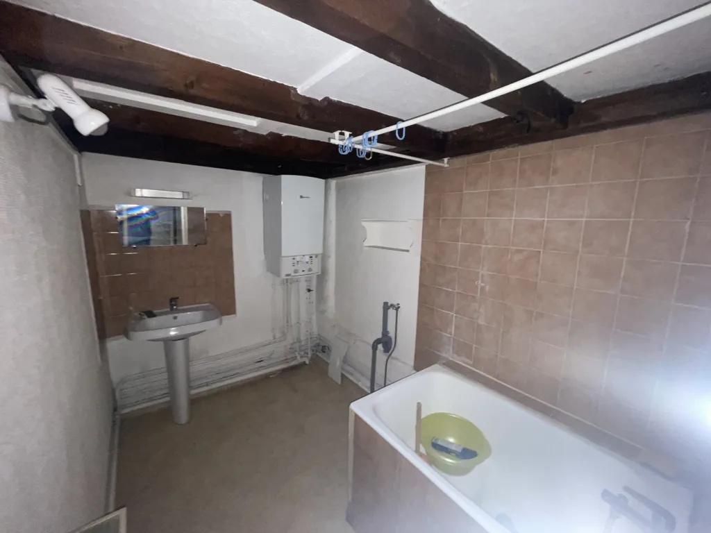 Salles de bain - Appartement Type 2 à Rénover au Centre de Poitiers