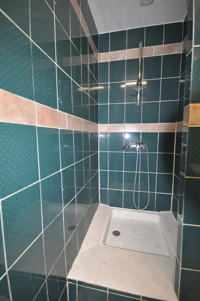 Vannitoad - 2-Piece Flat with Courtyard in Villepreux