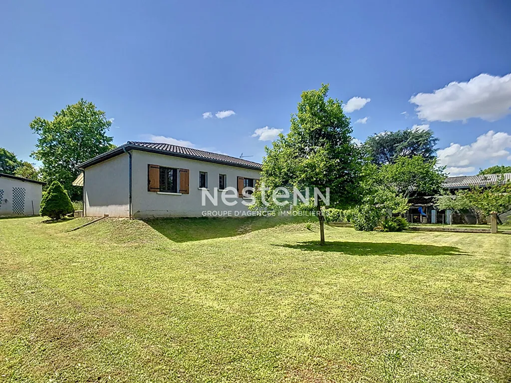 Jardin - Maison de Plain-Pied avec Garage à Nérac
