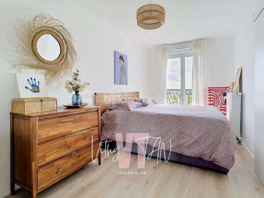 Camere da letto - 4-Bedroom Flat with Balcony in Chessy Centre