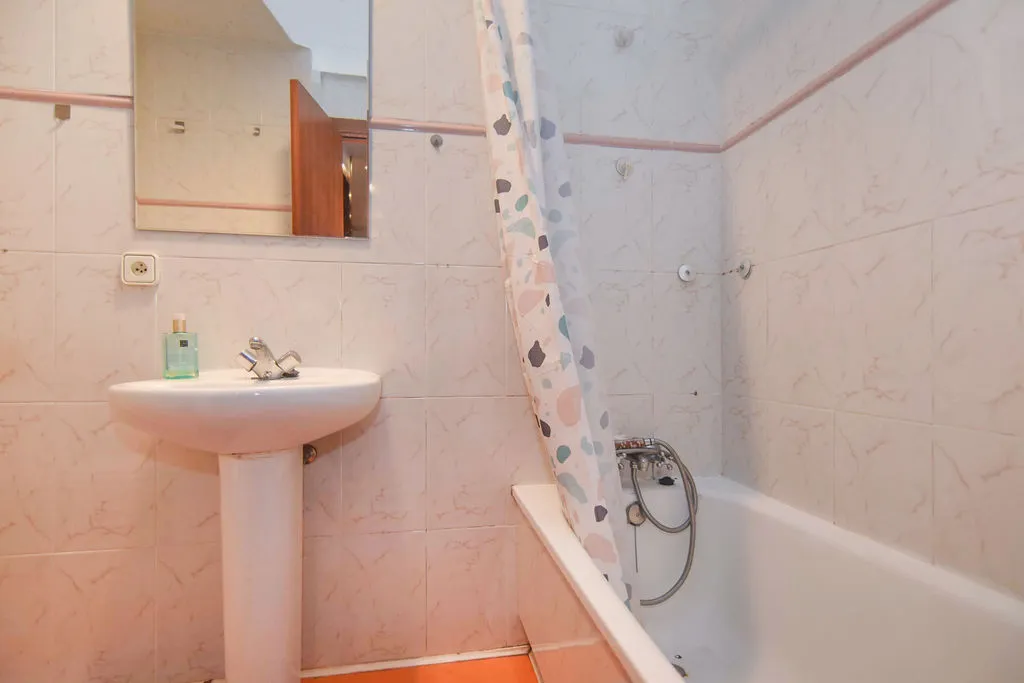 Salles de bain - New Flat with Balcony in Girona