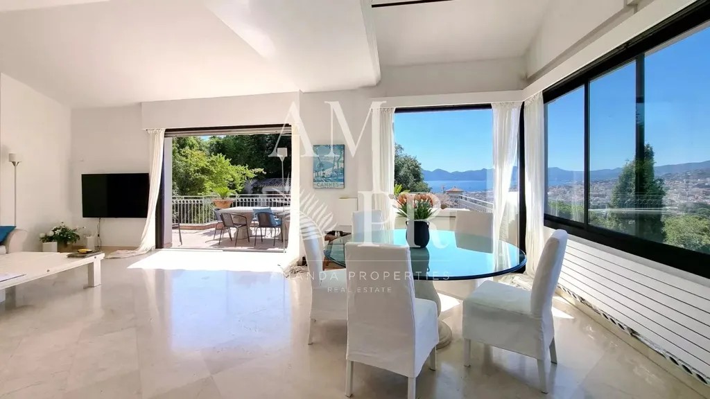 Soggiorno - Villa with Sea View in Cannes