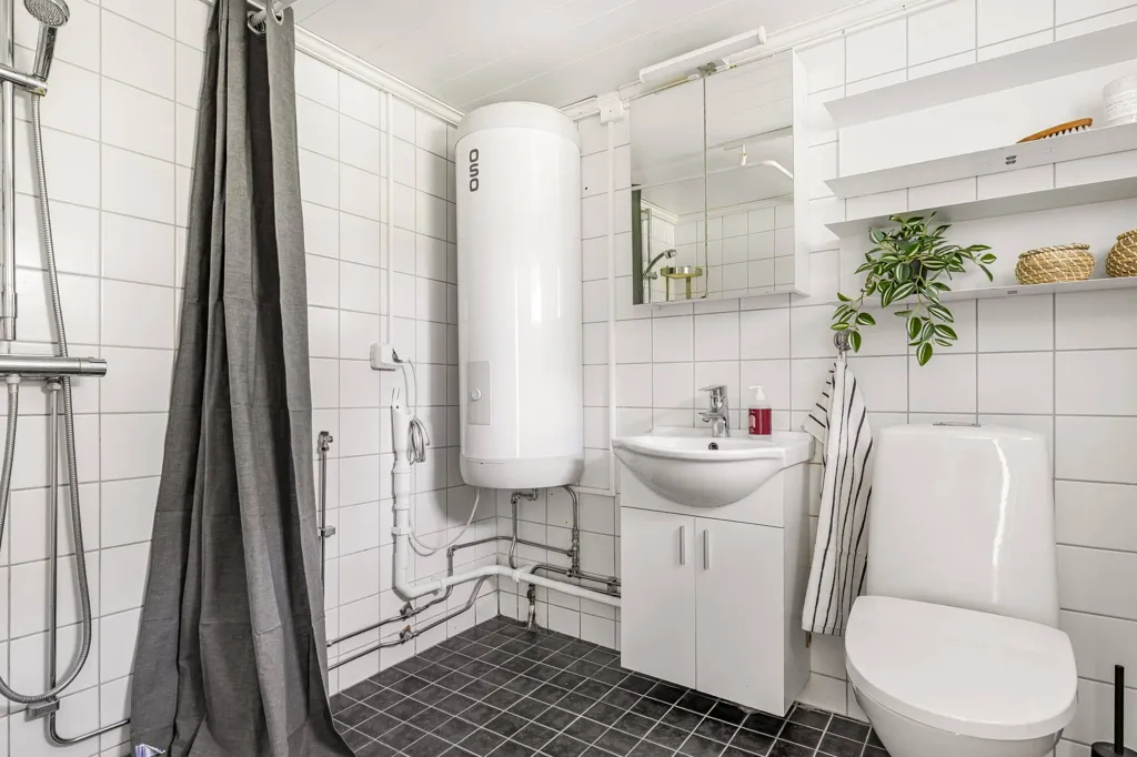 Salles de bain - Villa with Expansive Garden in Egeby