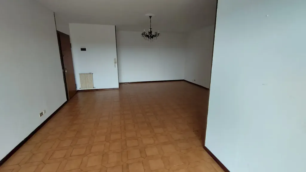 Pièces - Spacious Apartment with Balcony in Modena