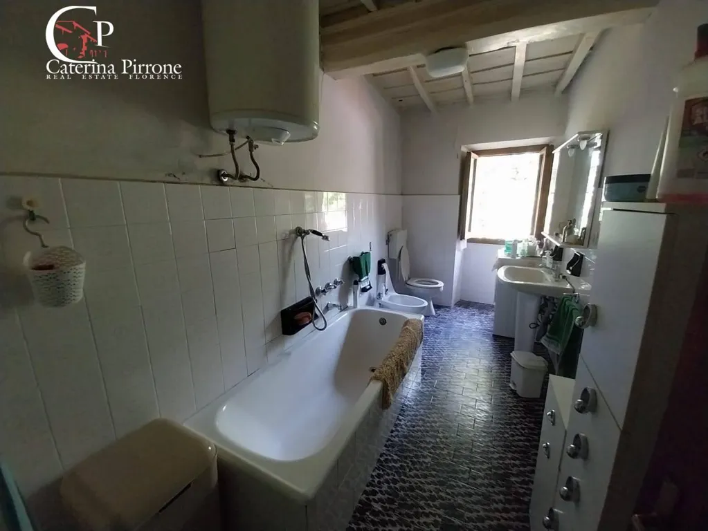 Salles de bain - Rustic Farmhouse with Panoramic Terrace in Londa