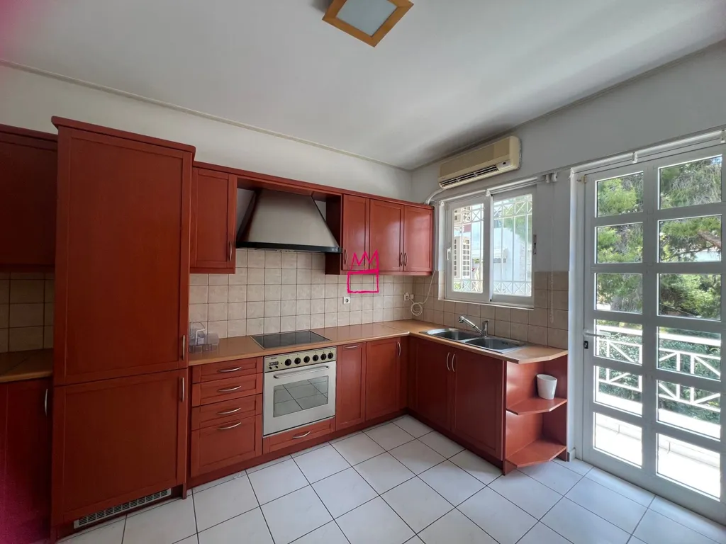 Cuisine - Luxurious Apartment with Forest View in Vouliagmeni