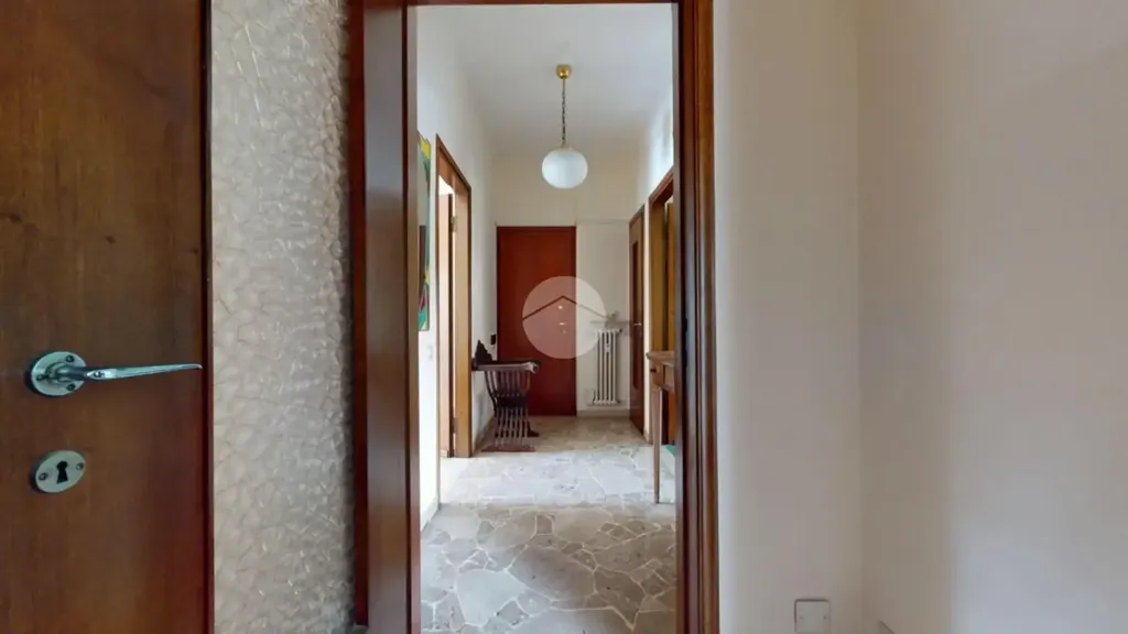 Entrée - Spacious 3-Bedroom Apartment in Seregno