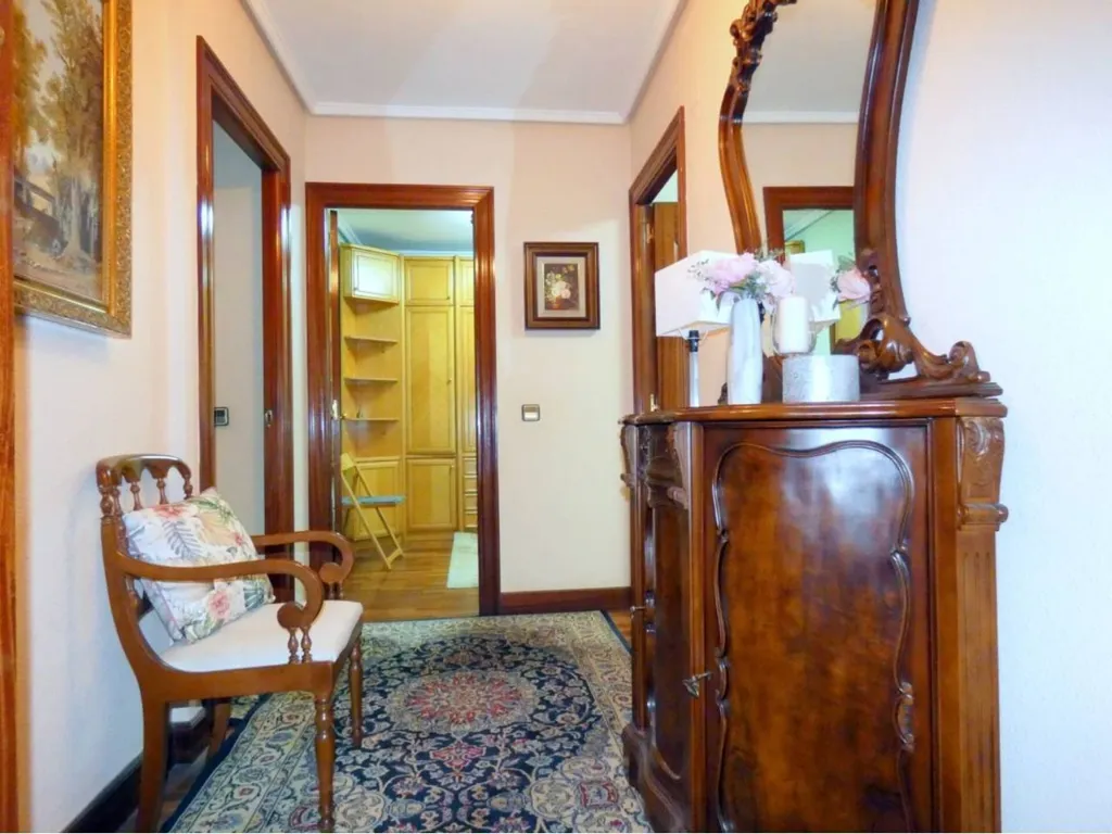 Esik - Flat with Garage in Calle de Karmelo