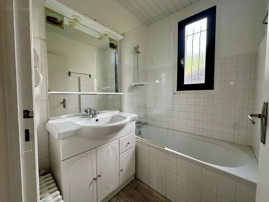 Bathrooms - Chalet-Style House with Terrace in Venerque