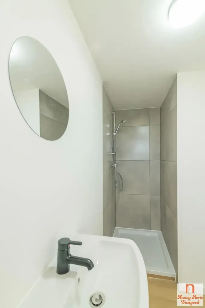 Bathrooms - Apartment Building with High Visibility in Herk-de-Stad
