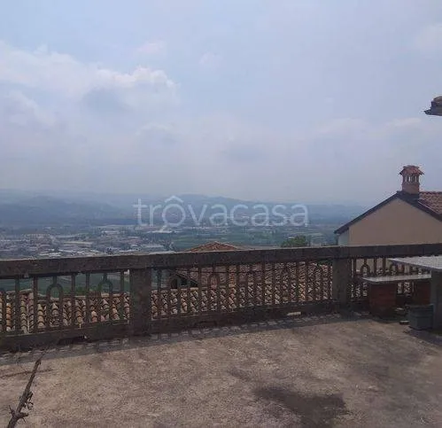 Terrass - Rustic Property with Langa Views in Guarene