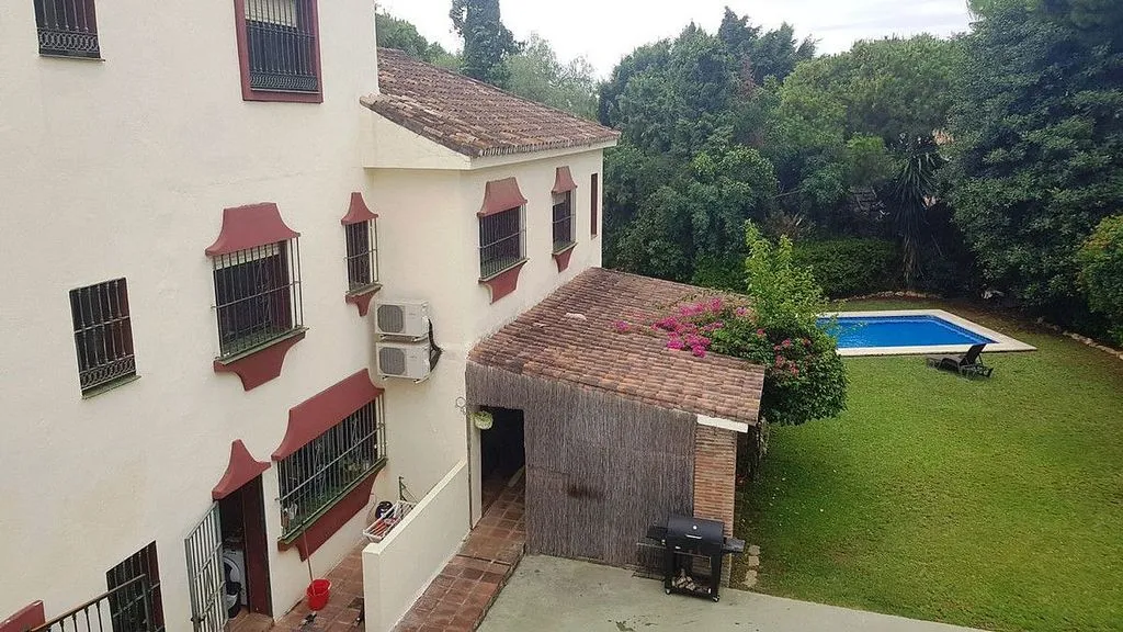 Bassein - Chalet with Pool in Casco Antiguo