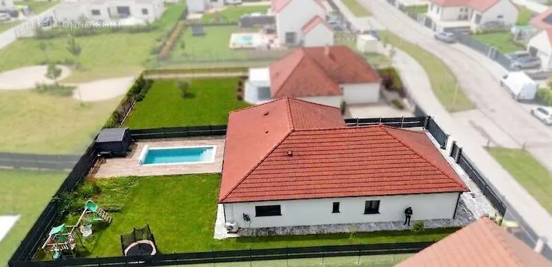 Vue aérienne - Maison PMR Contemporaine avec Piscine à Dijon
