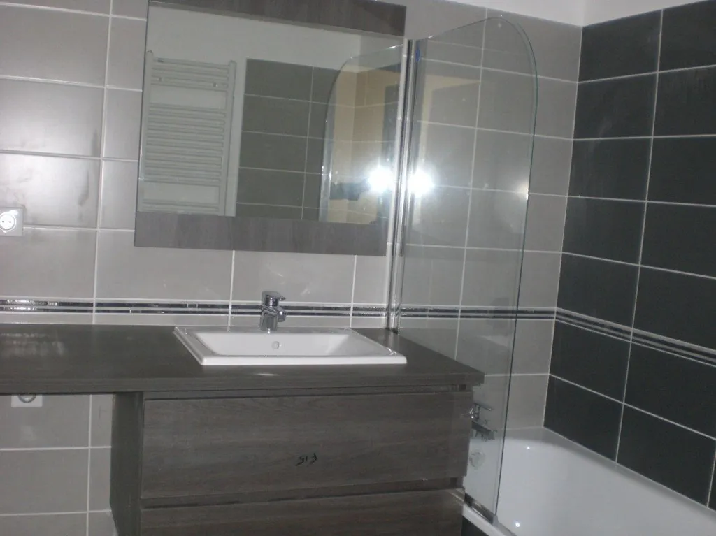 Salles de bain - Appartement T2 avec Terrasse à Juvignac
