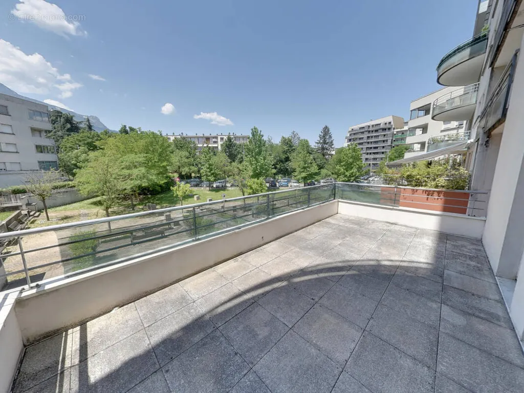 Balcon - Appartement avec Terrasse et Balcon au Nouveau Centre d'Échirolles