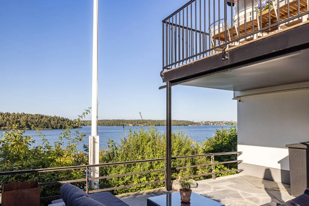 Terrace - Modern Apartment with Mälaren View in Mälarhöjden