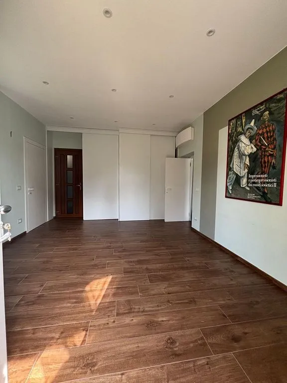 Elutuba - Modernised Semi-detached Villa with Lake View in Verbania