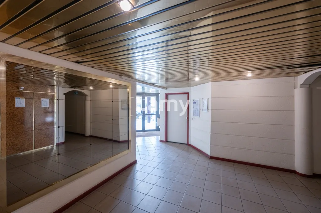 Hallway - Bright 3-Bed Flat with Balcony in Bordeaux