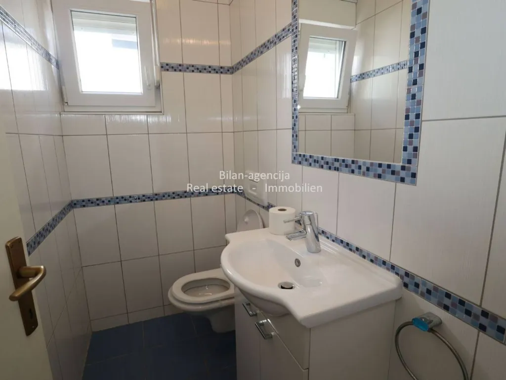 Vannitoad - Two-Floor Apartments with Garden in Vodice