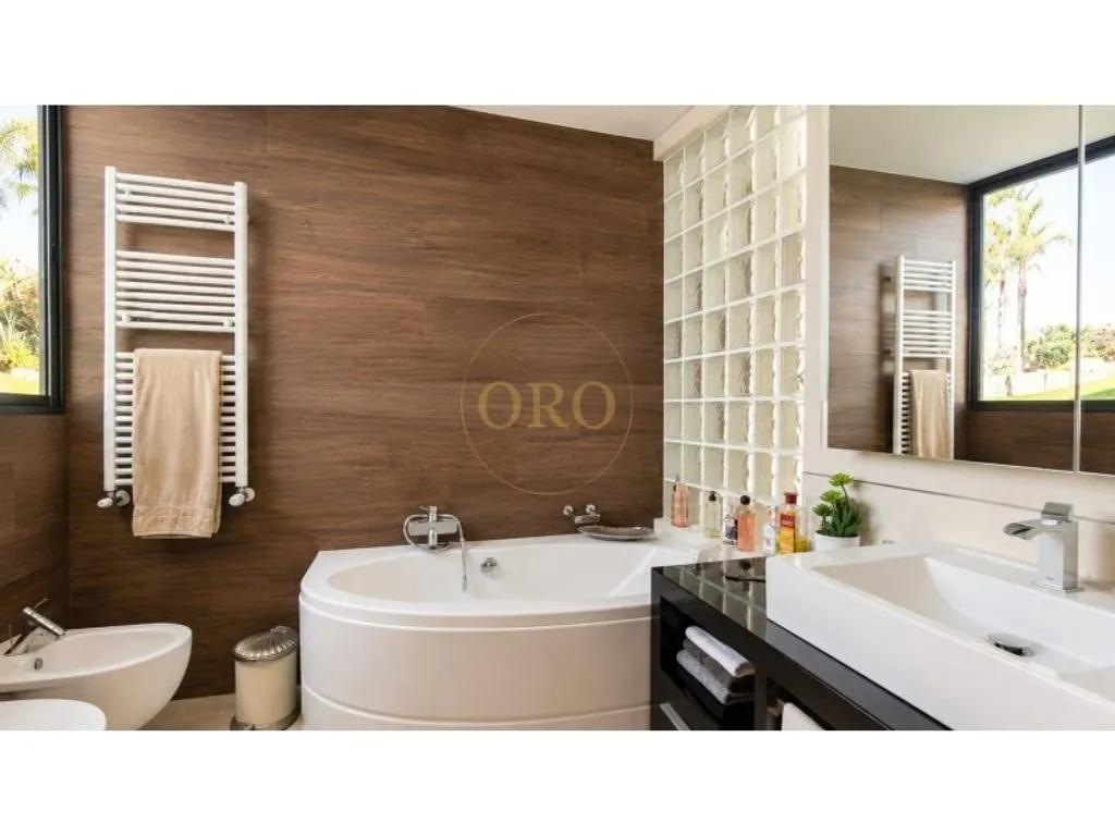 Vannitoad - Luxury Villa with Golf Views in Lagoa
