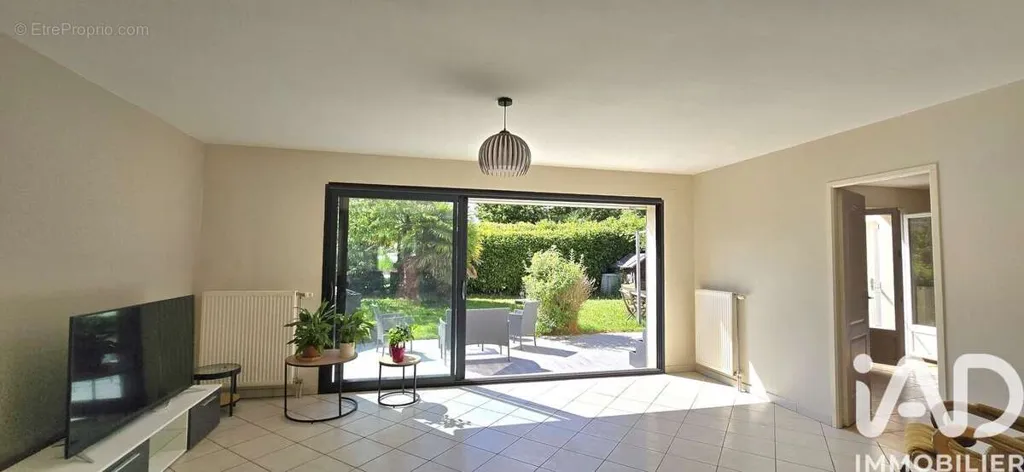Maison 8 pièces à Le Plessis-Pate