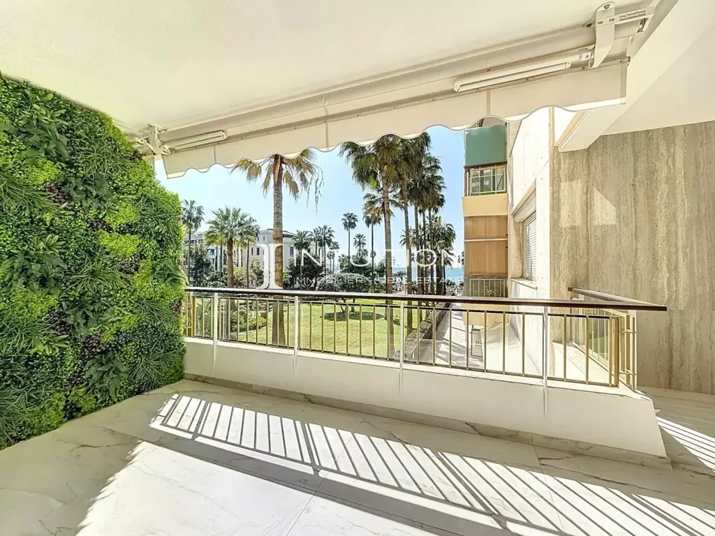 Rõdu - 2-Bedroom Apartment with Sea View in Cannes Croisette