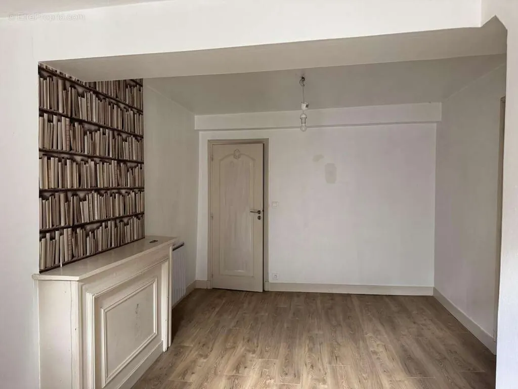 Toad - Bright 2-Bedroom Apartment in Vernon