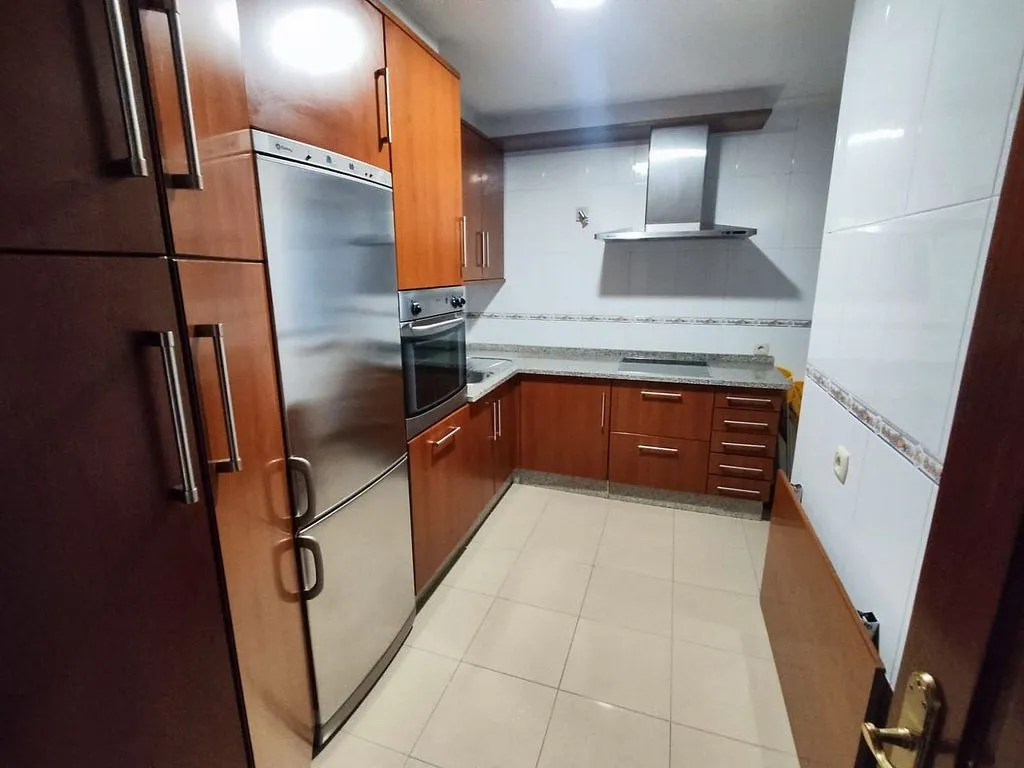 Cuisine - 2-Bedroom Apartment with Garage in Ourense Centre
