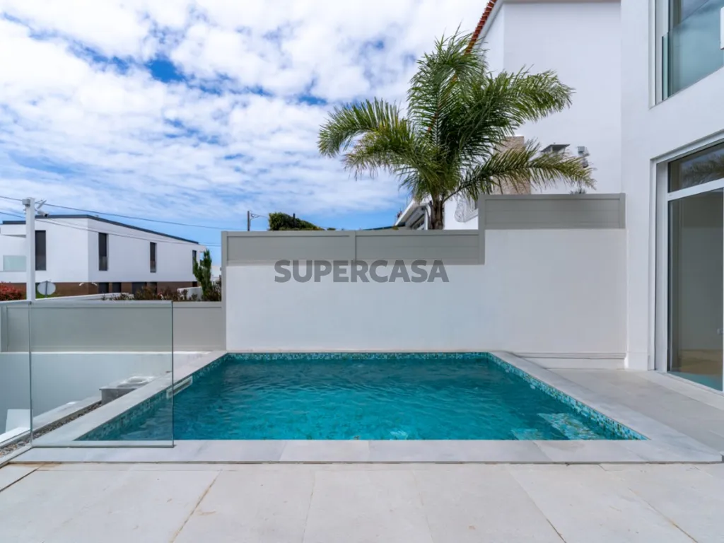 Bassein - Contemporary Villa with Pool in Estoril